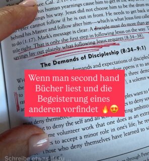 In der Bibel zu lesen schenkt Kraft, Gesundheit und Wegweisung… und noch so, so viel mehr!
Warum? 
Weil Gott durch Sein Wort zu uns spricht, ganz direkt und persönlich. 

Der ganze Psalm 119 spricht davon. Hier ein kleiner Ausschnitt 

103Welch eine Köstlichkeit sind deine Worte! Sie sind noch süßer als der beste Honig!
104 Durch deine Regeln bringst du mich zur Einsicht; deshalb sind krumme Wege mir verhasst.
105 Dein Wort ist eine Leuchte für mein Leben, es gibt mir Licht für jeden nächsten Schritt.
106 Ich bin entschlossen, meinen Schwur zu halten: Ich folge dir, weil du gerecht entscheidest.